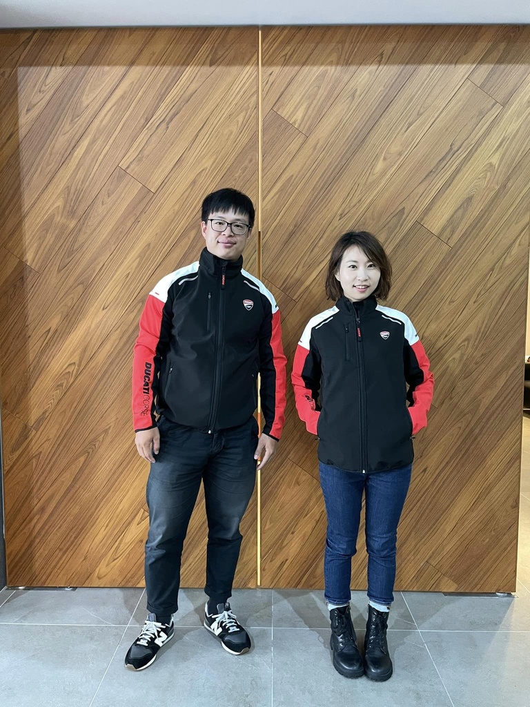 98770781_1.jpg (326 KB)