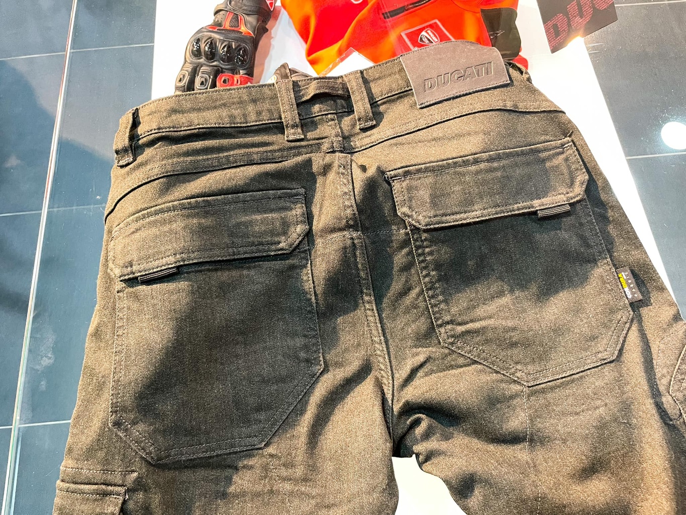 9810761_3.jpg (762 KB)