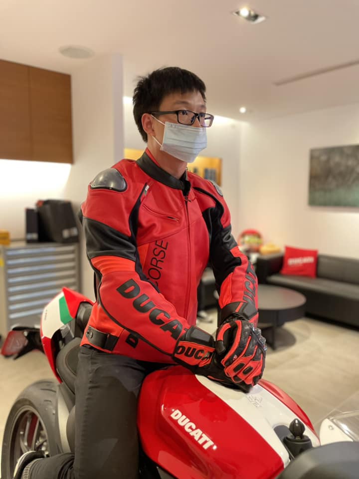 9810741848_2.jpg (53 KB)